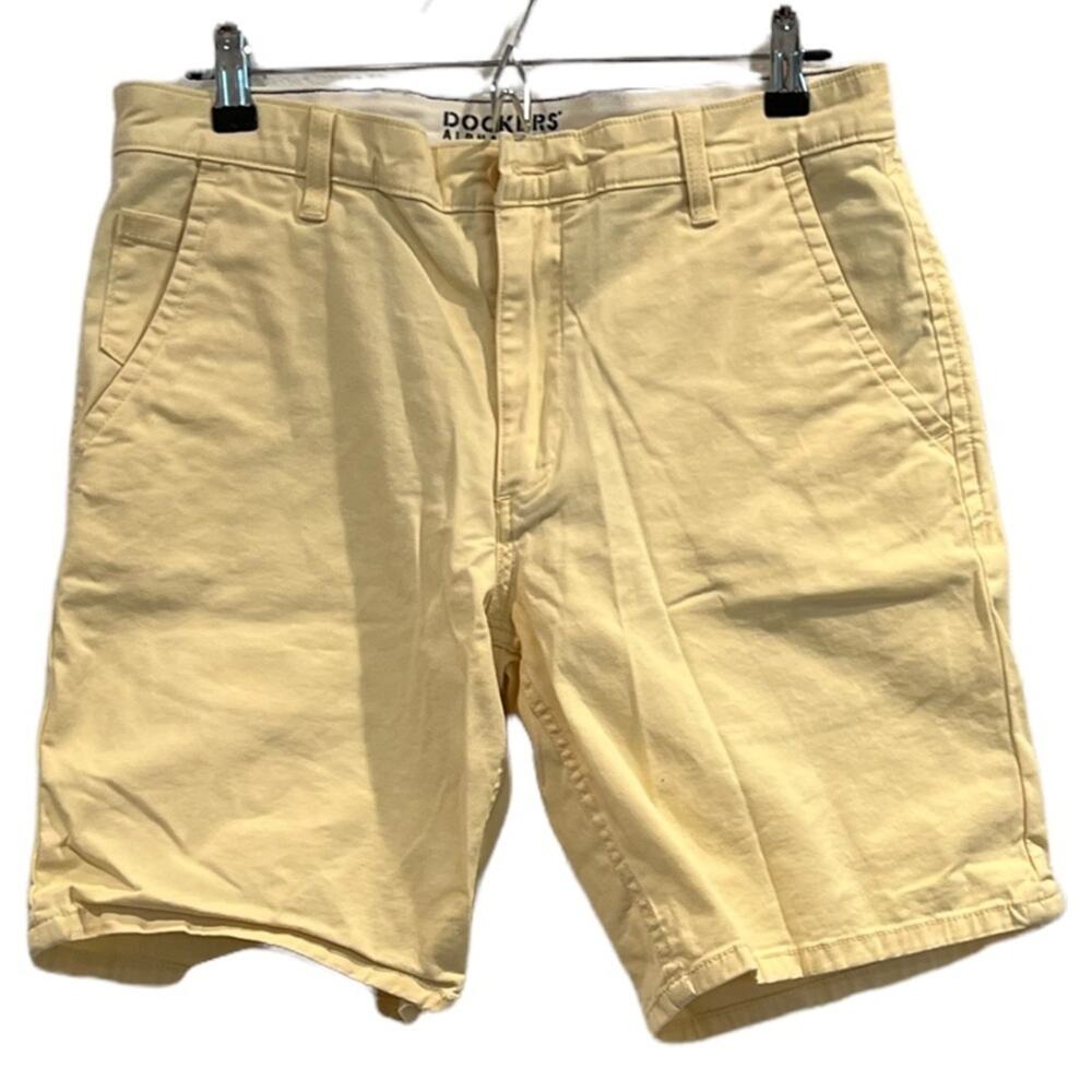 Dockers Alpha Khaki Chino Shorts Mens 32 Yellow Stretch Cotton Preppy Golf